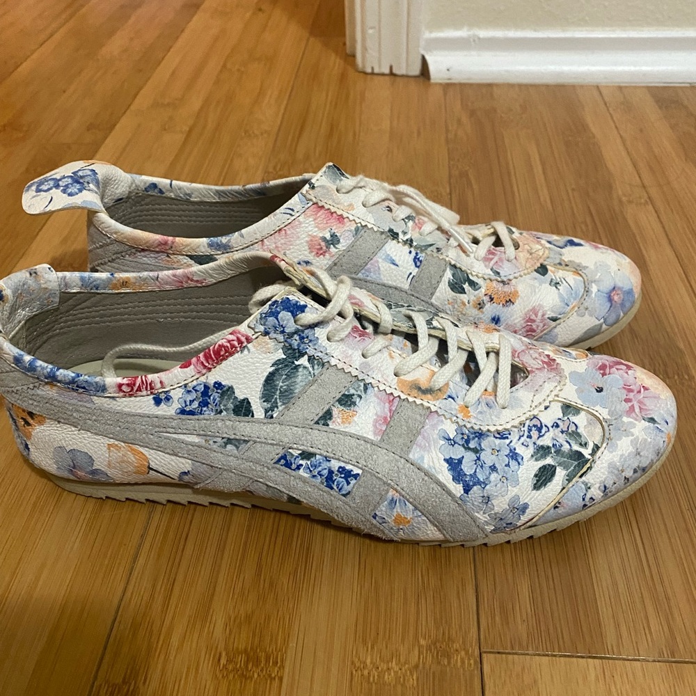 Flower pattern tennis shoes. Brand New, never worn